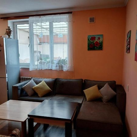 Like Home Guesthouse & Tours Jerevan Exteriör bild