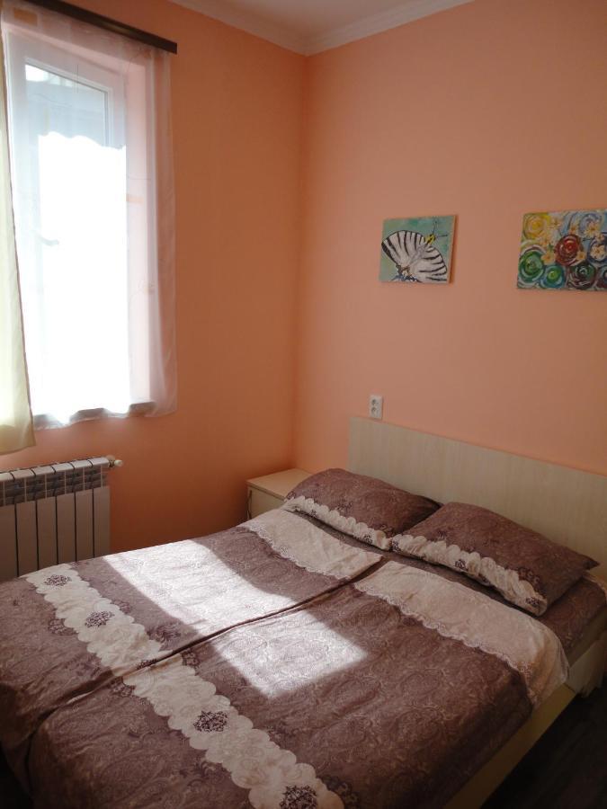Like Home Guesthouse & Tours Jerevan Exteriör bild