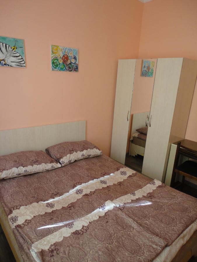 Like Home Guesthouse & Tours Jerevan Exteriör bild