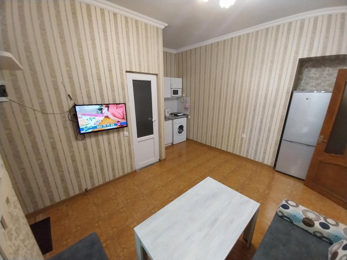Like Home Guesthouse & Tours Jerevan Exteriör bild