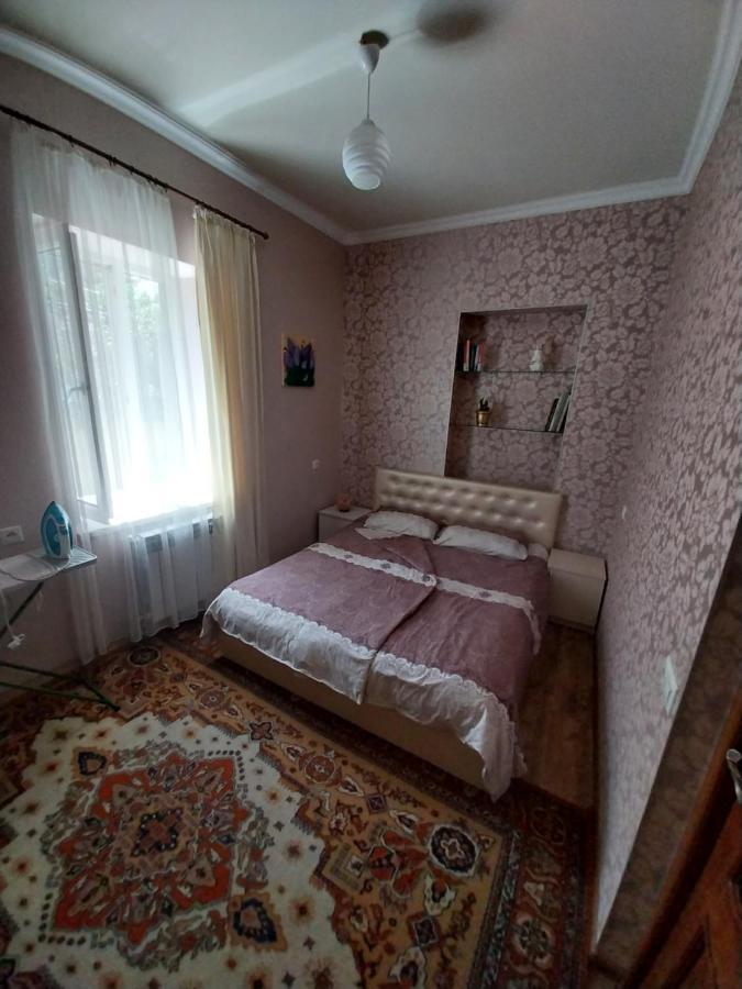 Like Home Guesthouse & Tours Jerevan Exteriör bild