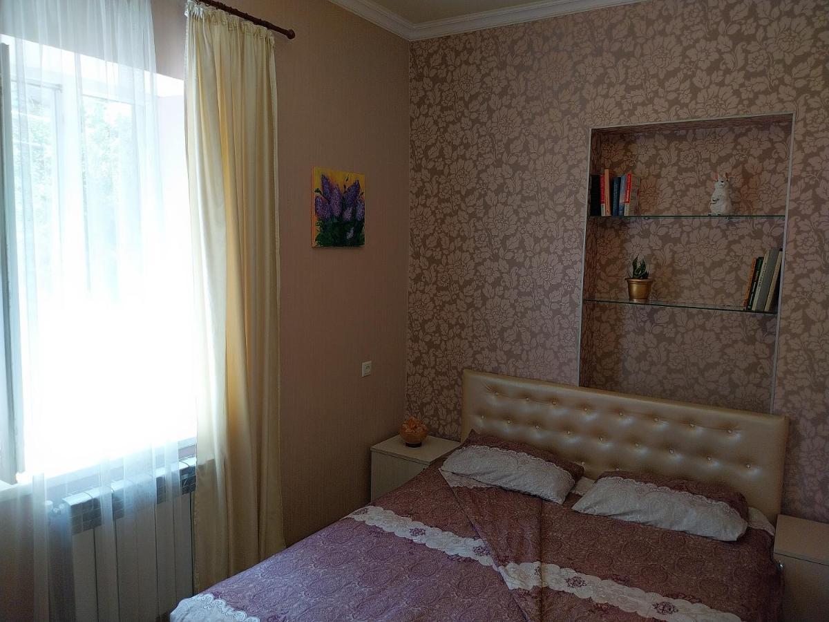 Like Home Guesthouse & Tours Jerevan Exteriör bild
