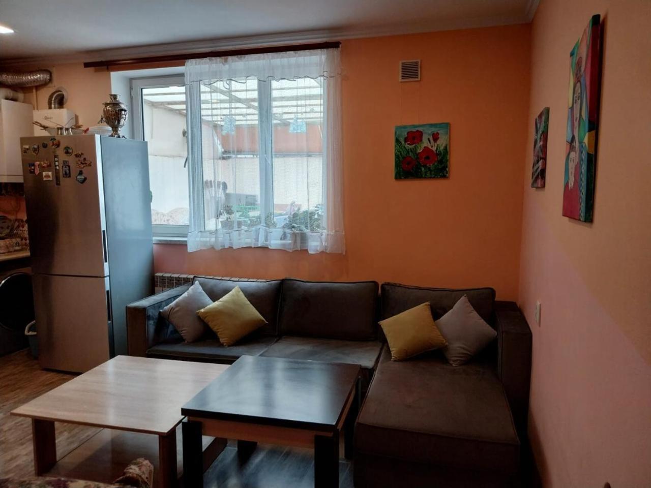 Like Home Guesthouse & Tours Jerevan Exteriör bild