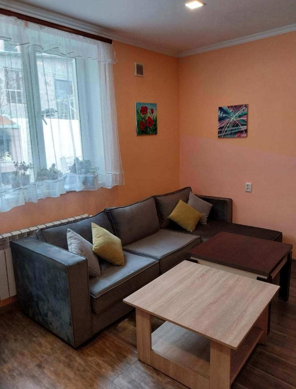 Like Home Guesthouse & Tours Jerevan Exteriör bild